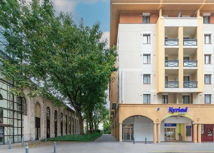 Kyriad Chambery Centre - Hotel Et Residence