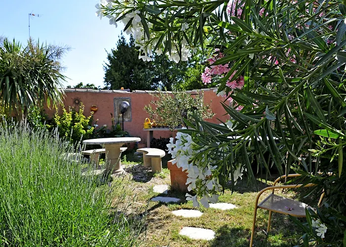 Hotel La Maison Des Croisades - Au Pied Des Remparts