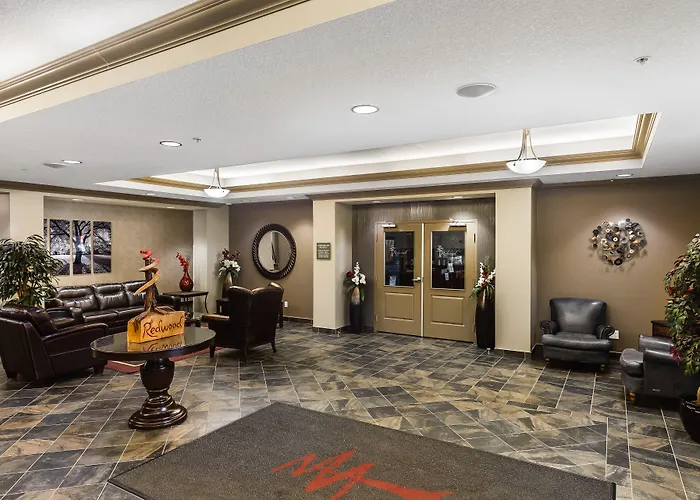 Redwood Inn & Suites