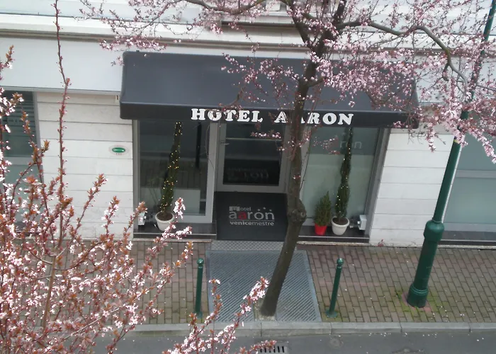 Hotel Aaron