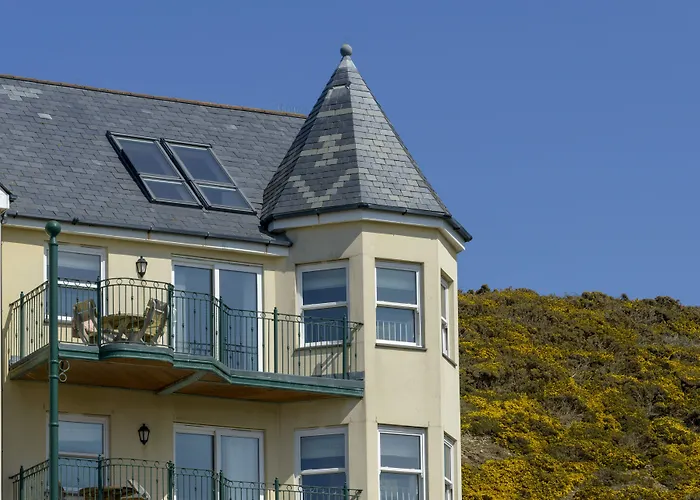 Beachcombers Apartments