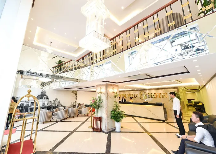 May De Ville Lakeside Hotel