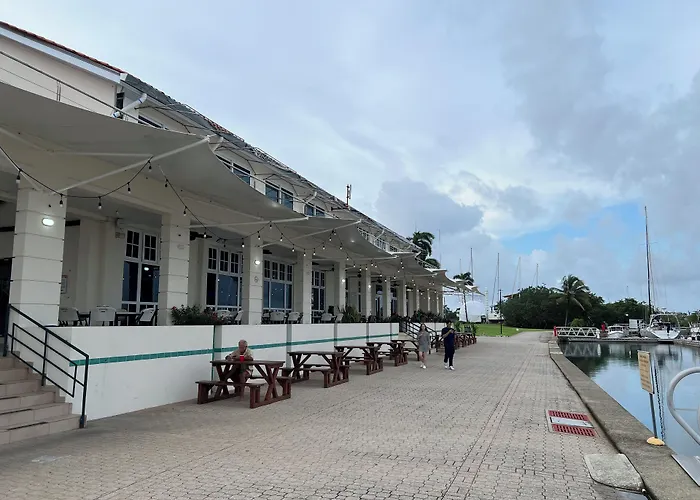 Marina Hotel At Shelter Bay