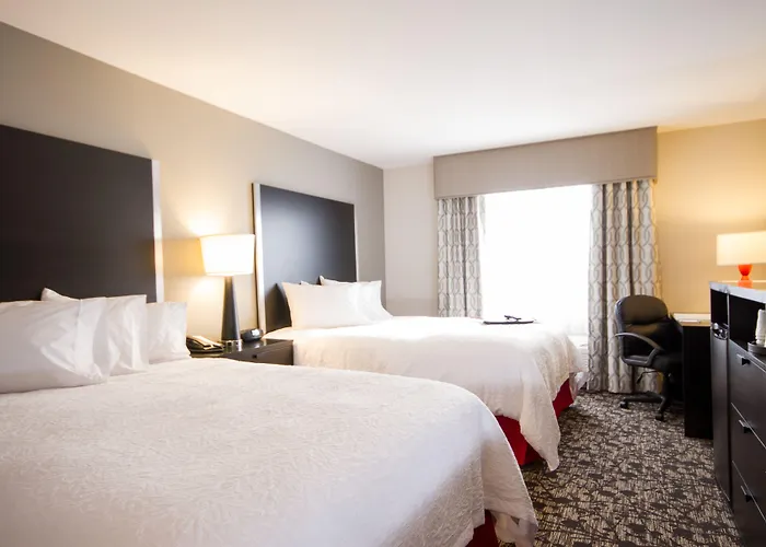 Hampton Inn & Suites Dupont