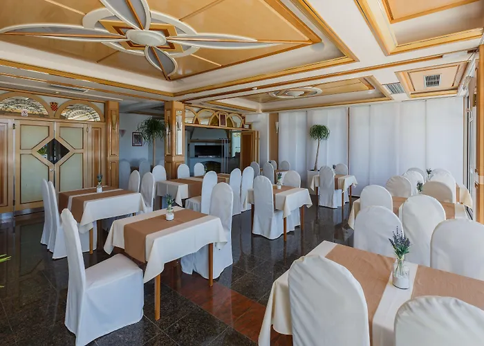 Hotel Riva Kastela With Swimming Pool