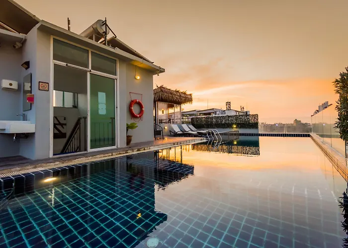 Hallo Patong Hotel - Rooftop Pool - Stunning Mountain Views & Otop Market