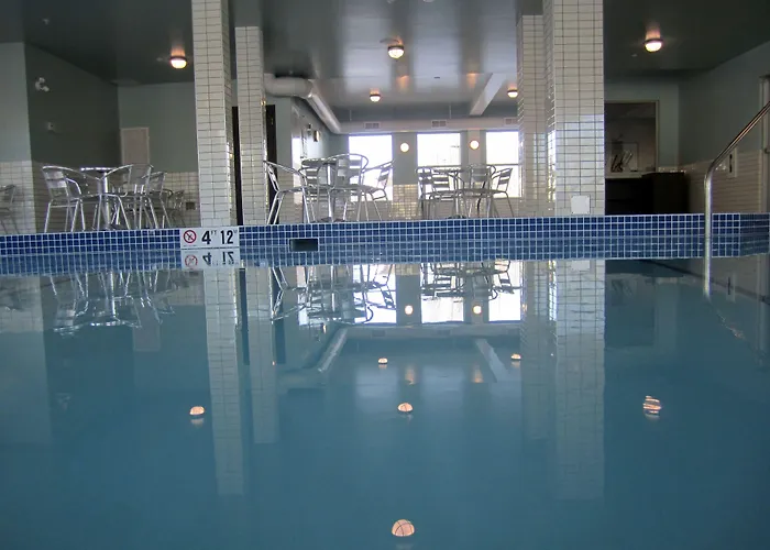 Holiday Inn Express Golden-Kicking Horse By Ihg