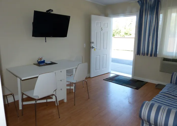 Oasis By The Bay Vacation Suites