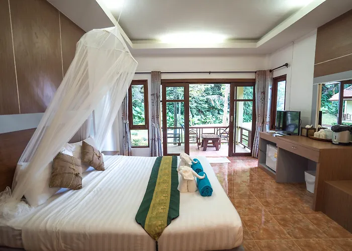 Tonsai Bay Resort