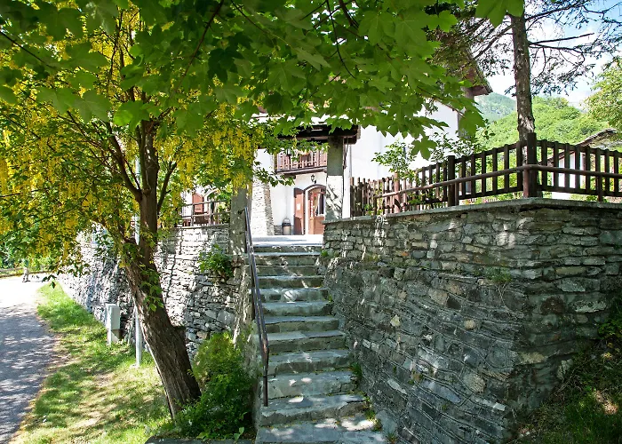 Chalet Sul Lago Hotel In Montagna