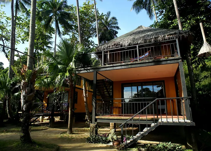Thapwarin Resort - Green Hotel