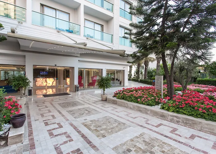 Falcon Hotel
