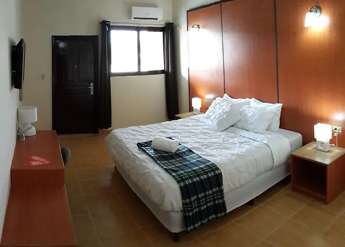 Express Inn Coronado & Camping