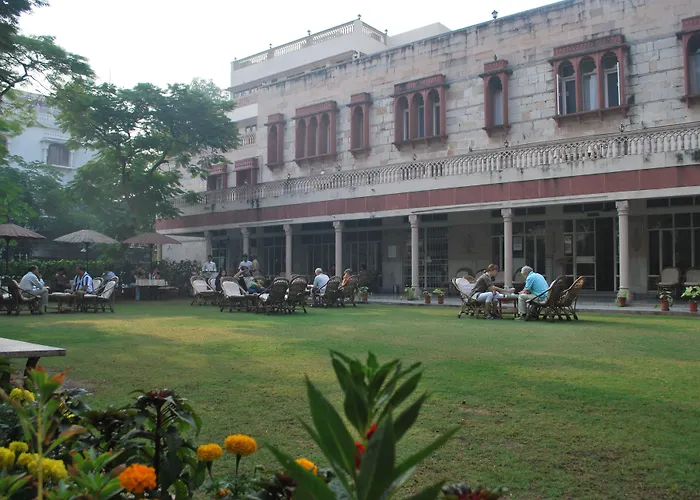 Hotel Arya Niwas