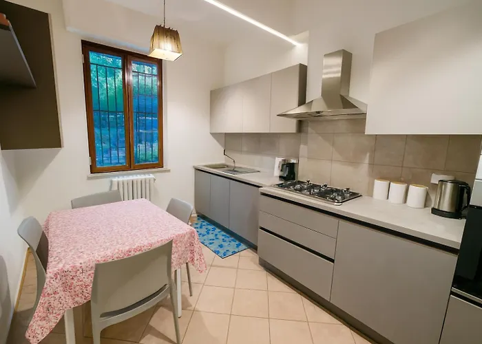 Torre D'Avorio: Renovated Apartment with Terrace Near City Center