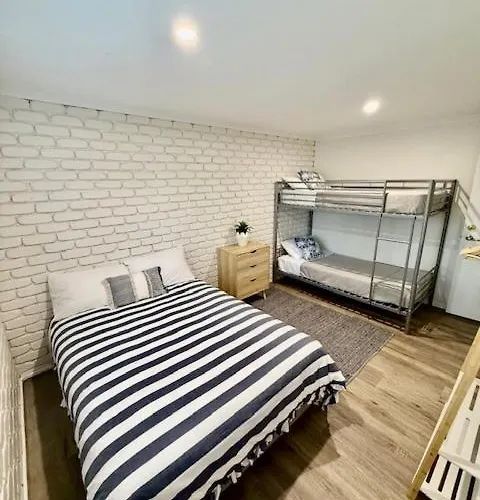 Mooloolaba Waterfront Unit - Sleeps 8