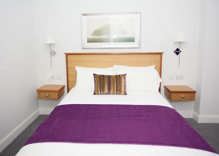 Royal Athenaeum Suites