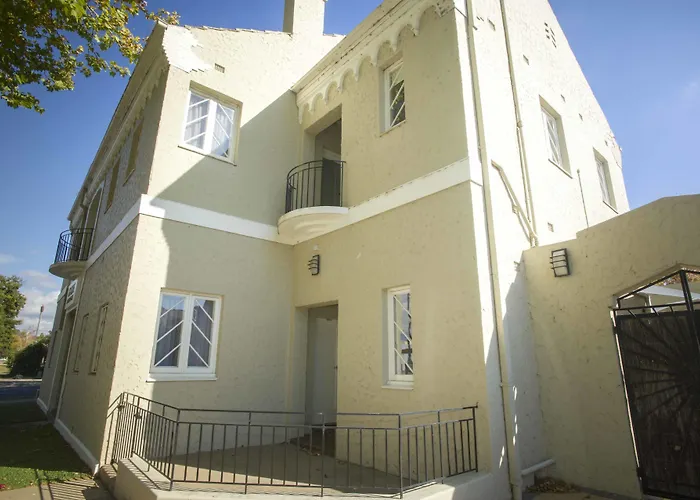 Globe Apartments