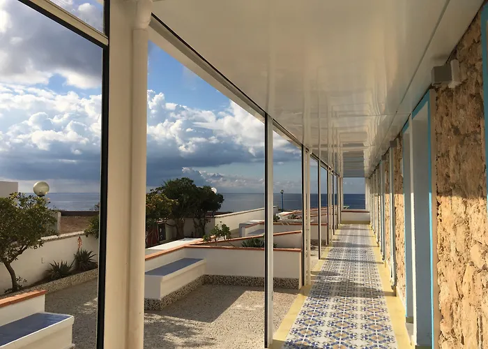 Hotel Il Faro Della Guitgia Tommasino
