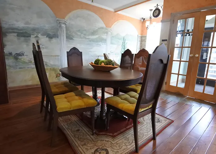 Black Rooster Guesthouse