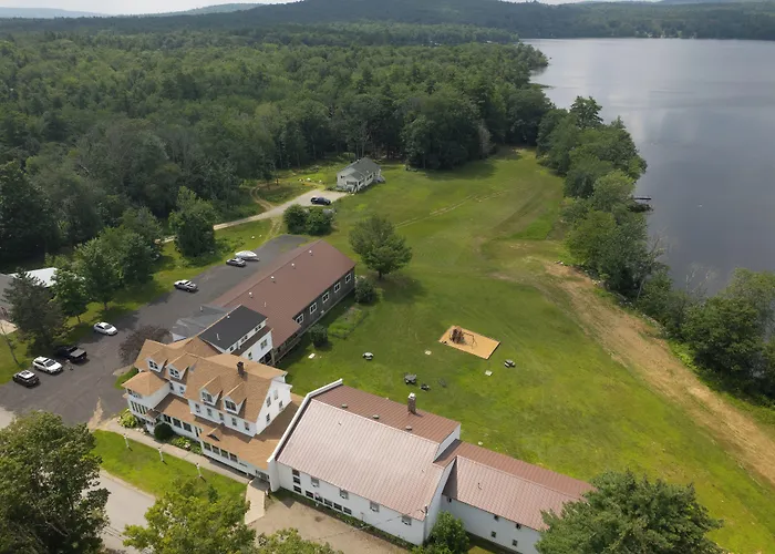 Lake Shore Farm Inn