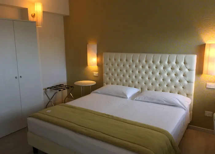 Nuova Opera Rooms & Apartments