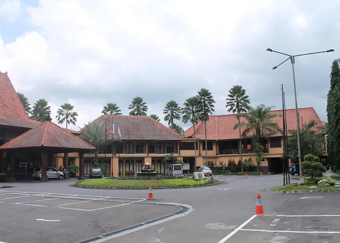 Laras Asri Resort & Spa