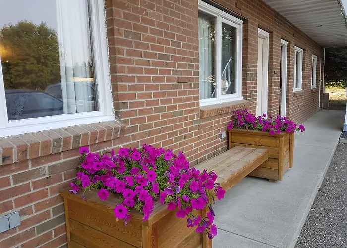 Econo Lodge Inn & Suites Pincher Creek