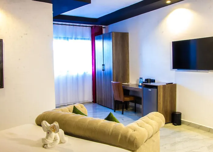 Avian Court Hotel
