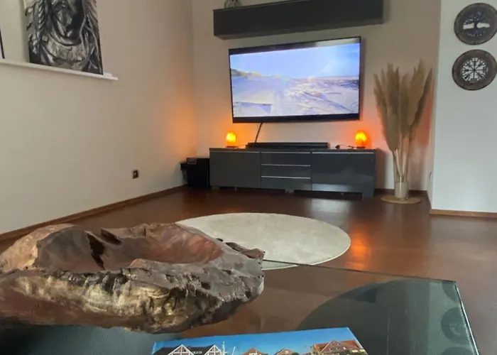 City Ferienwohnung SKYLINE - mit großem Balkon&XXL- Sofa für bis zu 4 Personen