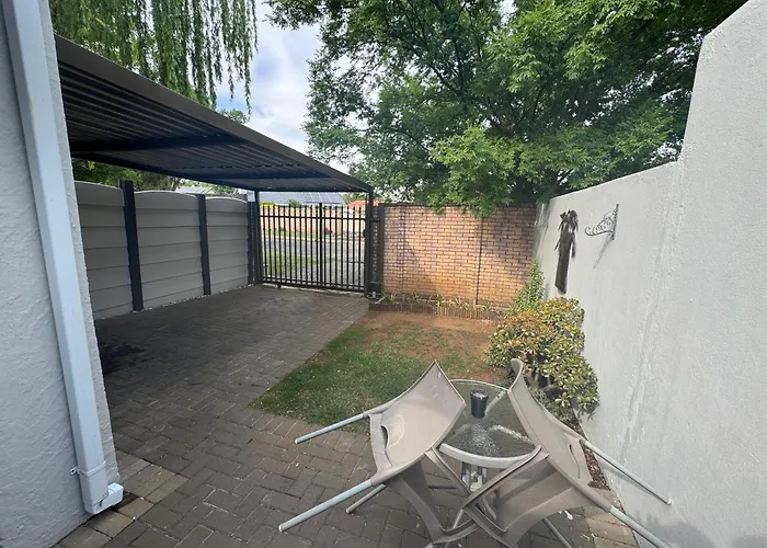 Secure Cottage With Wifi And Plex Or Tambo Airport