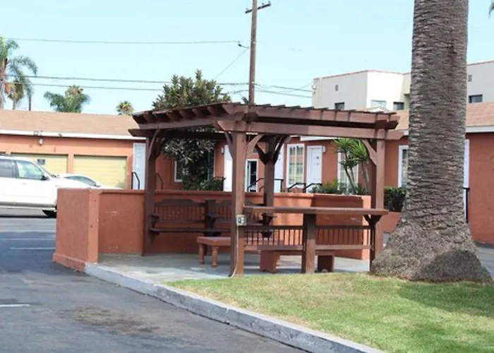 Oceanside Inn & Suites