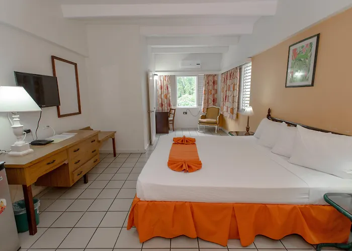Pineapple Court Hotel