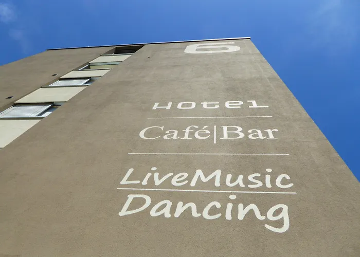 Hotel Six