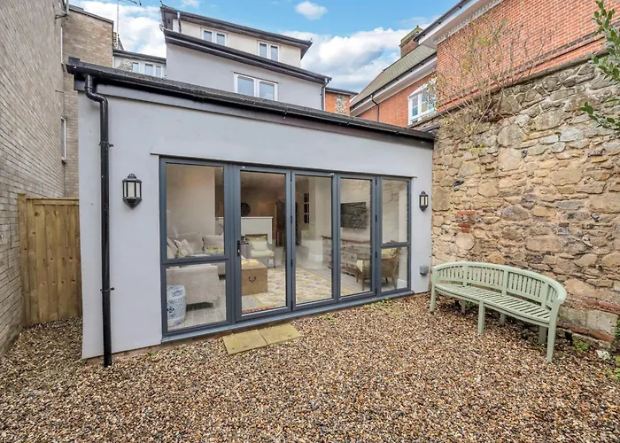 Ground Floor Apartment No Steps 119 Northgate St 2 Bedroom Apartment Close To The Town Centre With Paid Parking Close By