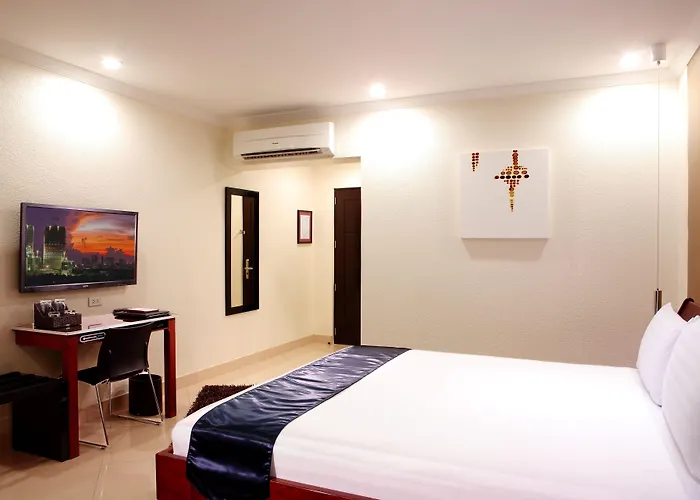 Queens Hotel Angeles City
