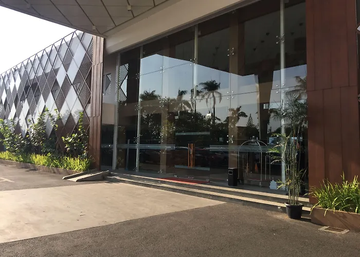 Front One Akshaya Hotel Karawang