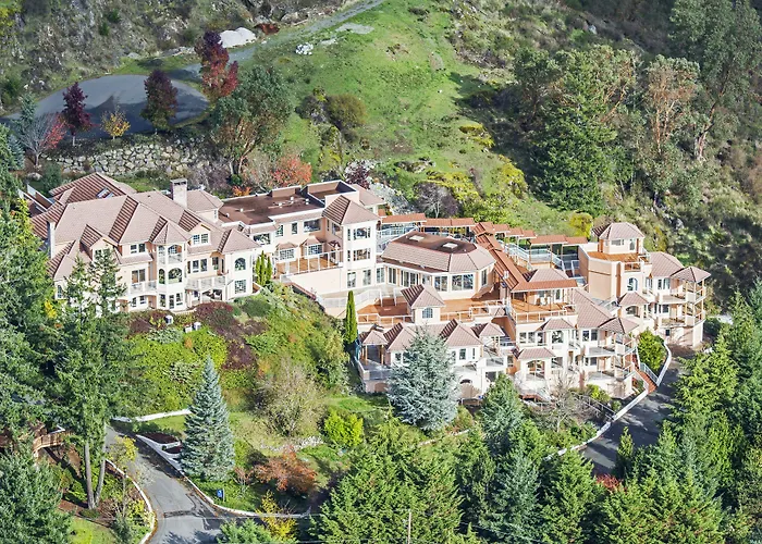 Villa Eyrie Resort