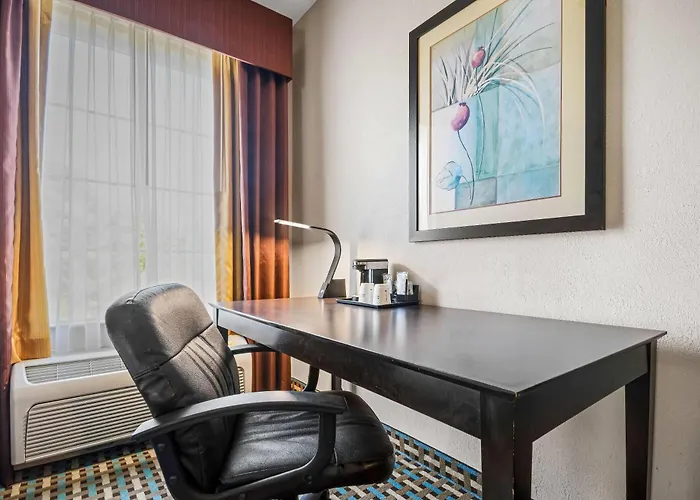 La Quinta By Wyndham Stonington-Mystic Area