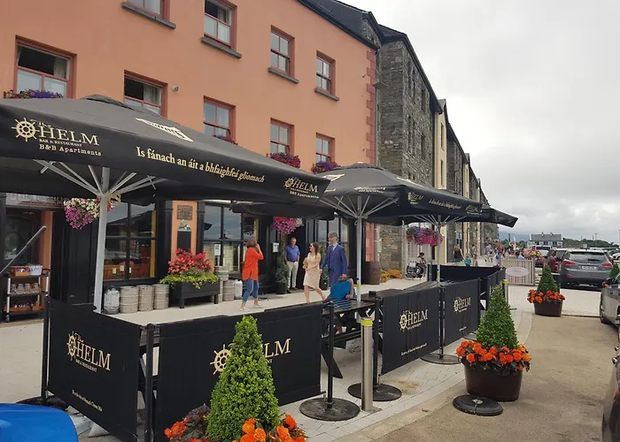 The Helm Apartments & Lodge B&B