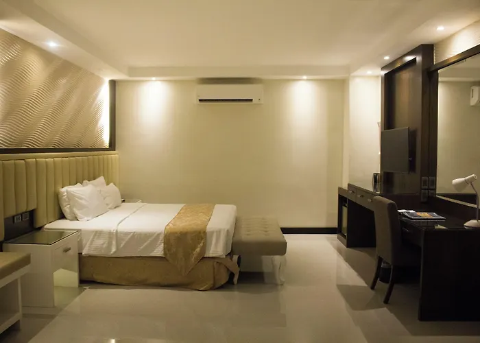 Crown Royale Hotel
