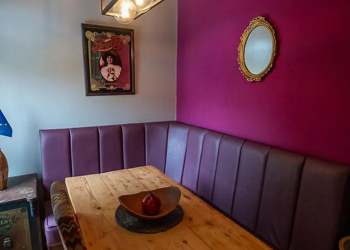 Traditional Apt Close To City Centre & Hampden