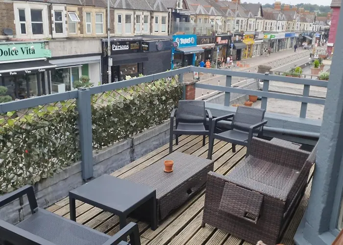 Cardiff 3-Bed Apartment With Private Roof Terrace