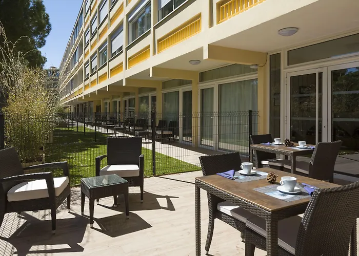 Logis Hotel Les Pins - Operalia