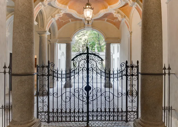 Palazzo Del Carretto-Art Apartments And Guesthouse