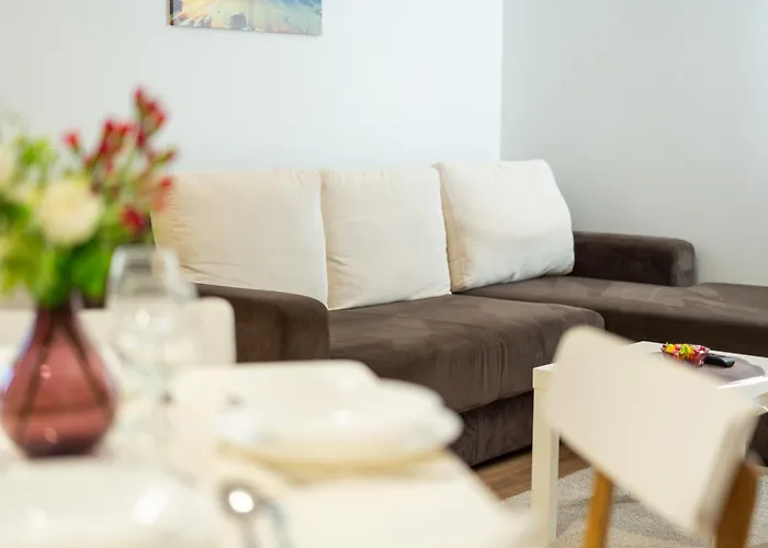 Esther Line Apartments-Near Iulius Mall, Self Check-In,Free Private Parking Subject To Availability