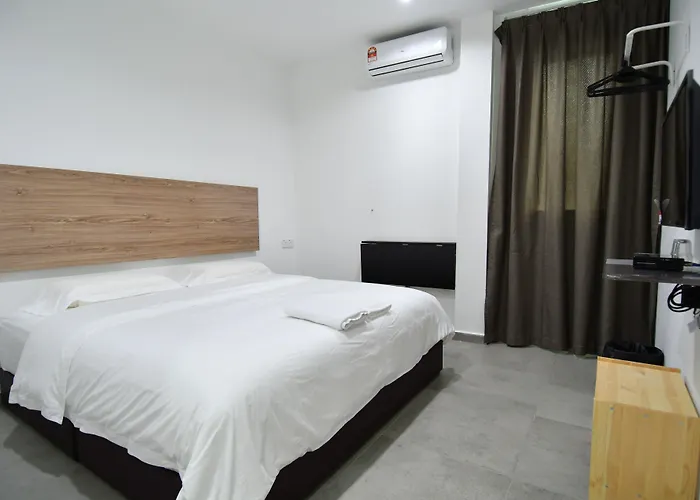 Capital O 90615 The Bed Hotel