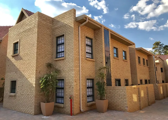 Camelot Guest House & Apartments
