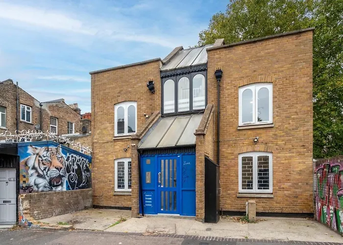 16 Guests, 4 Studios, Groups, Contractors, Stockwell Sw9