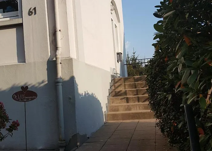 Charmante, Ruhige Erdgeschosswohnung Mit Balkon